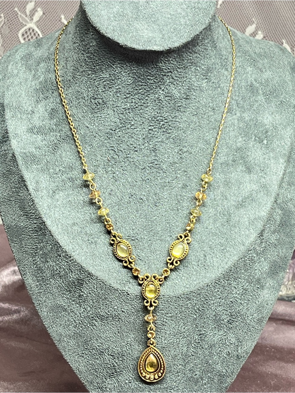 Vintage Avon Gold Tone Teardrop Y Necklace Acrylic Cabochon Beaded Drop